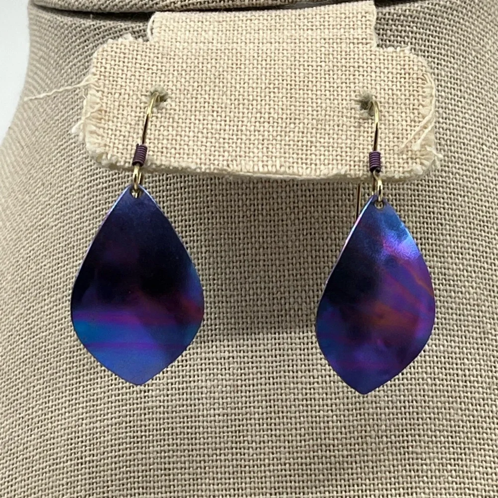 Signed Holly Yashi Hammered Niobium Drop Earrings - Blue & Purple - Picture 12 of 15
